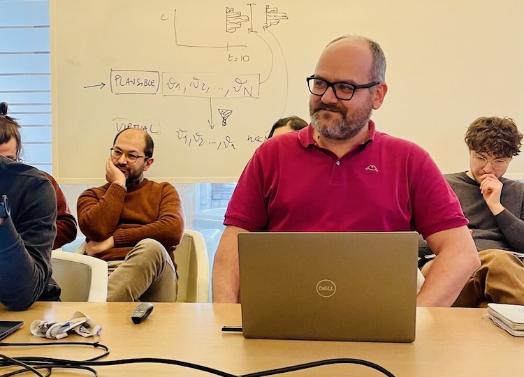 Roberto Visintainer presenting his work on Tuberculosis at an internal meeting host by COSBI